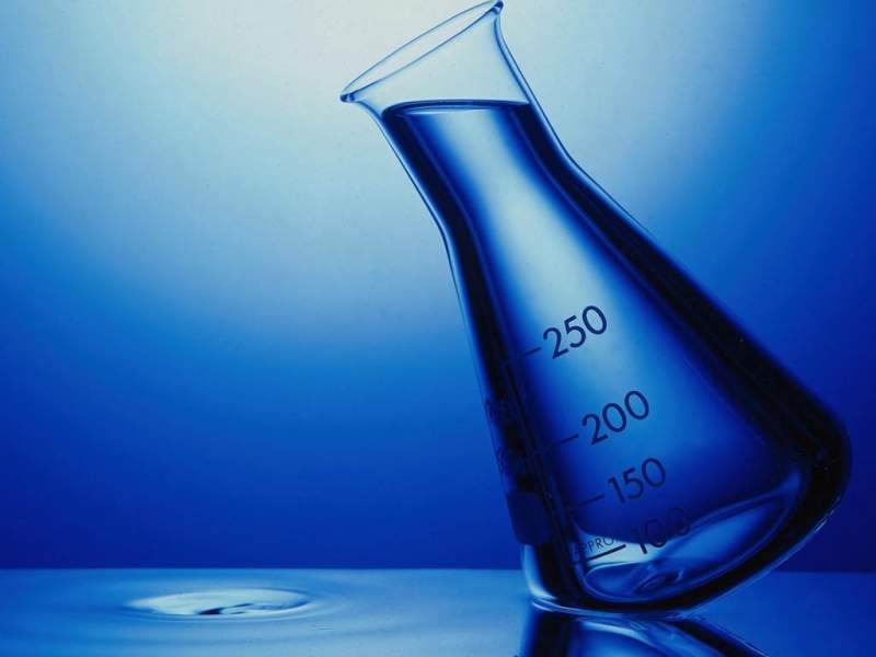 Qu'est-ce que l'eau distillée et pourquoi est-il nécessaire?
