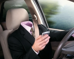 Kebiasaan buruk pengemudi: Apa yang tidak bisa dilakukan di kemudi?