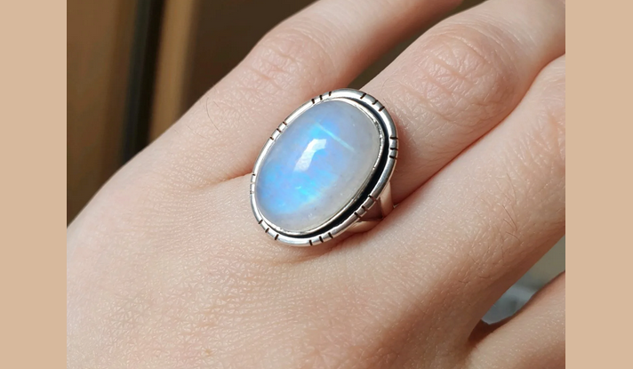 Moonstone - ชื่อ Talisman