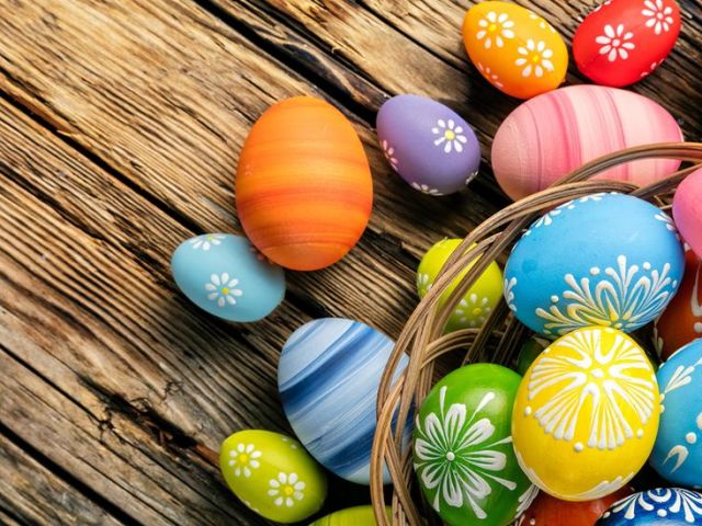 Когда, в какой день красят яйца на Пасху?