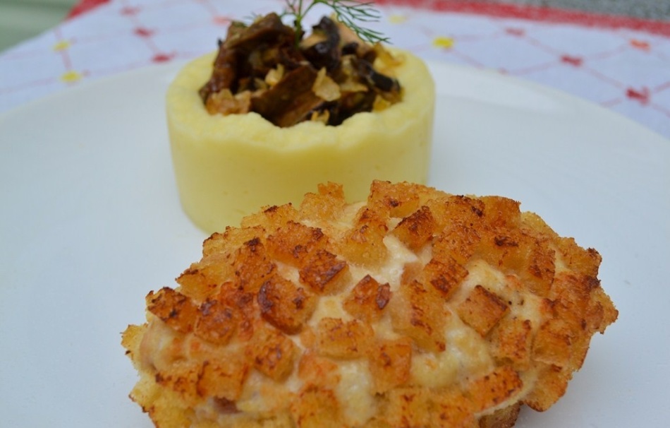 Cutlets in large crackers Pozharsky