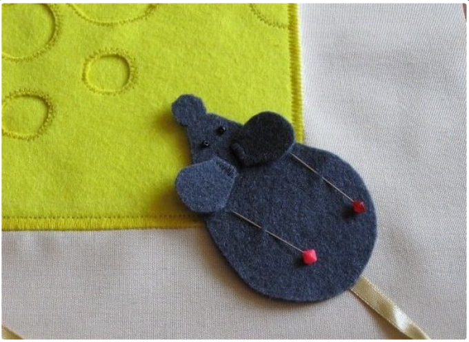 Developing book for the smallest with their own hands from felt: Step 15