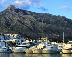 Merkmale von Ruhe auf Costa del Sol. Resort für unabhängig und wohlhabend