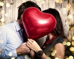 Yeni Yıl Arifesinde Aşık Bir Kız İçin En Romantik İtiraflar: Örnekler, İfadeler