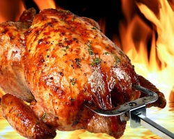 Ocvrti piščanec z skorjo rdečega lesa: kuhanje z krompirjem, z zelenjavo, rižem, gobjega nadeva, v česnovi omaki, v medu-začinjeni omaki, na čebulni blazini, recept za multicooker