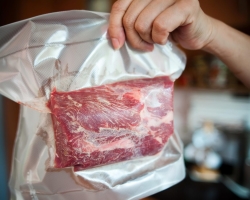 Bagaimana cara mencairkan daging babi, daging sapi, hati dengan cepat dan benar?
