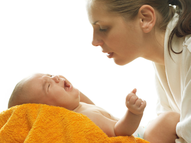 Zlateka pri novorojenčkih: znaki, vzroki, posledice, zdravljenje. Kdaj je zlatenica pri novorojenčkih?
