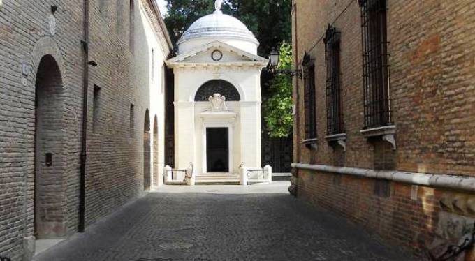 Dante sírja Ravennában, Olaszországban