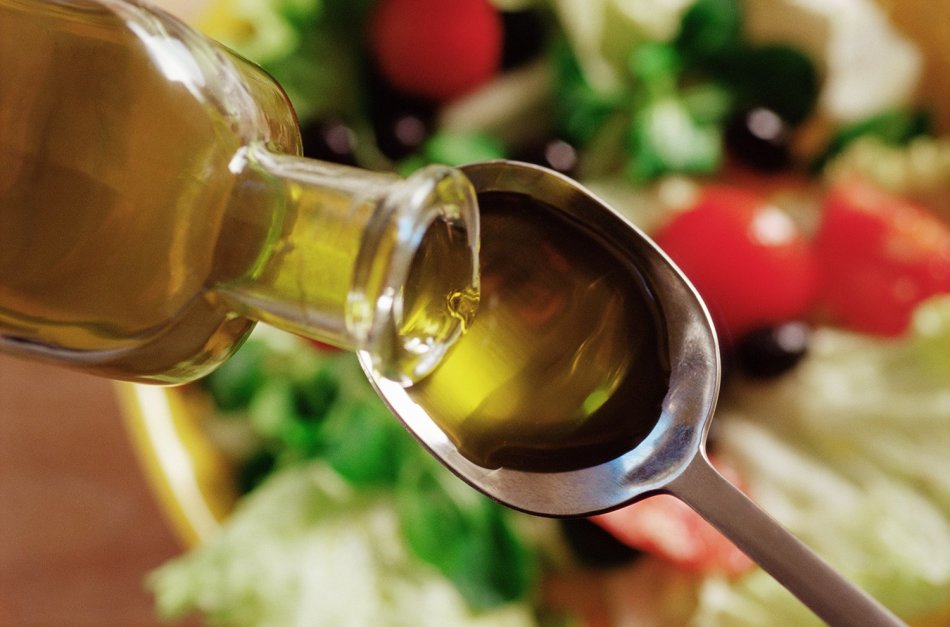 Tube du foie avec de l'huile d'olive