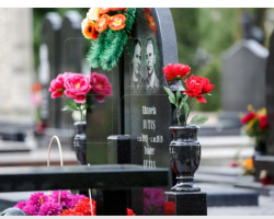 Цвеће је пало из руку на гробљу: знак, шта ће се догодити? Да ли је могуће возити гробље без цвећа?