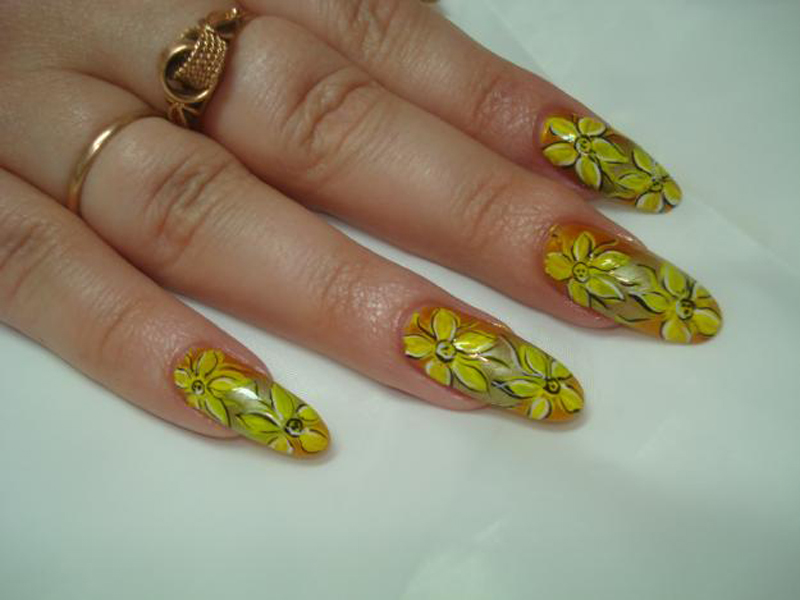 Summer pattern on nails