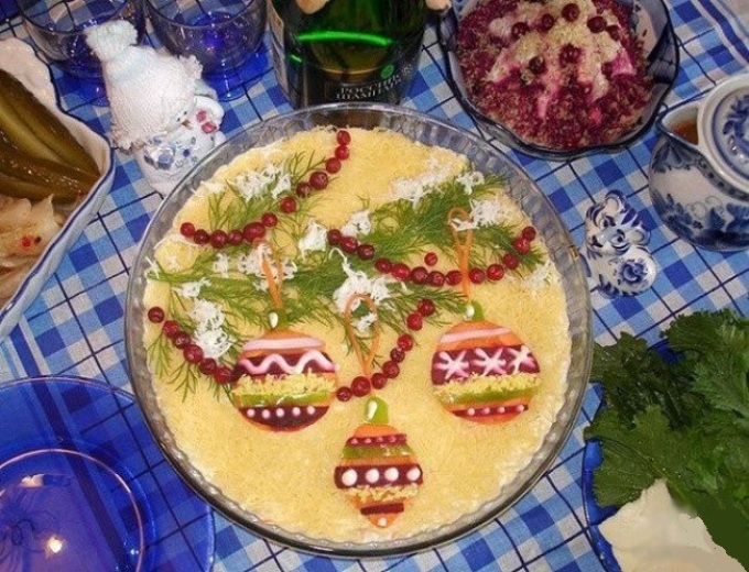 Как украсить праздничный слоеный салат «дамский каприз» на праздник новый год: фото