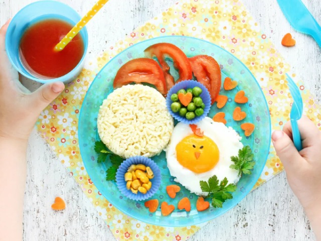 Шта се може припремити током лета за дете 2 године у топлоти: Рецепти за јела за ручак за доручак, вечеру