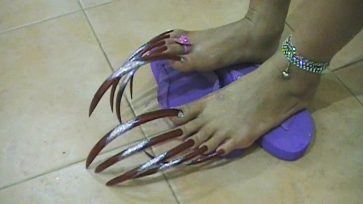 фото длинных ногтей на ногах