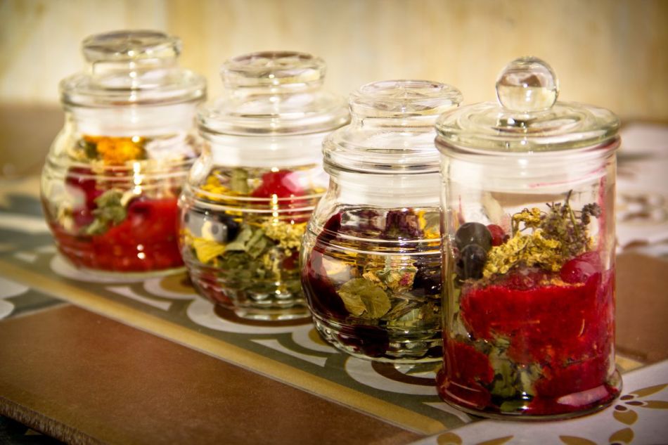 Dry choleretic herbs in glass jars