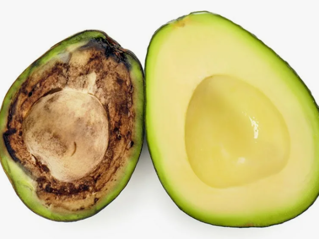 How to understand that Avocado has deteriorated: what does it look inside in the context, is it possible to eat? Where can I use the missing avocado?