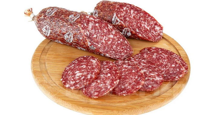 Les restes de saucisse brute-boutton