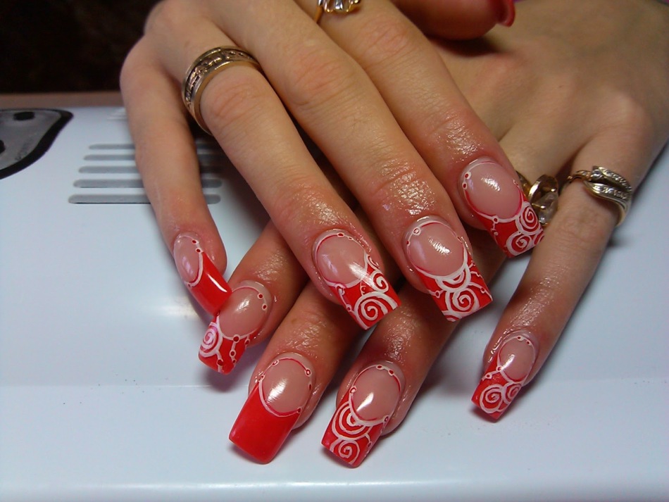 Types of red manicure for short and long nails with a pattern
