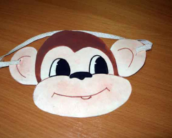 Maska iz papirja opice na glavi z lastnimi rokami: navodila, predloge
