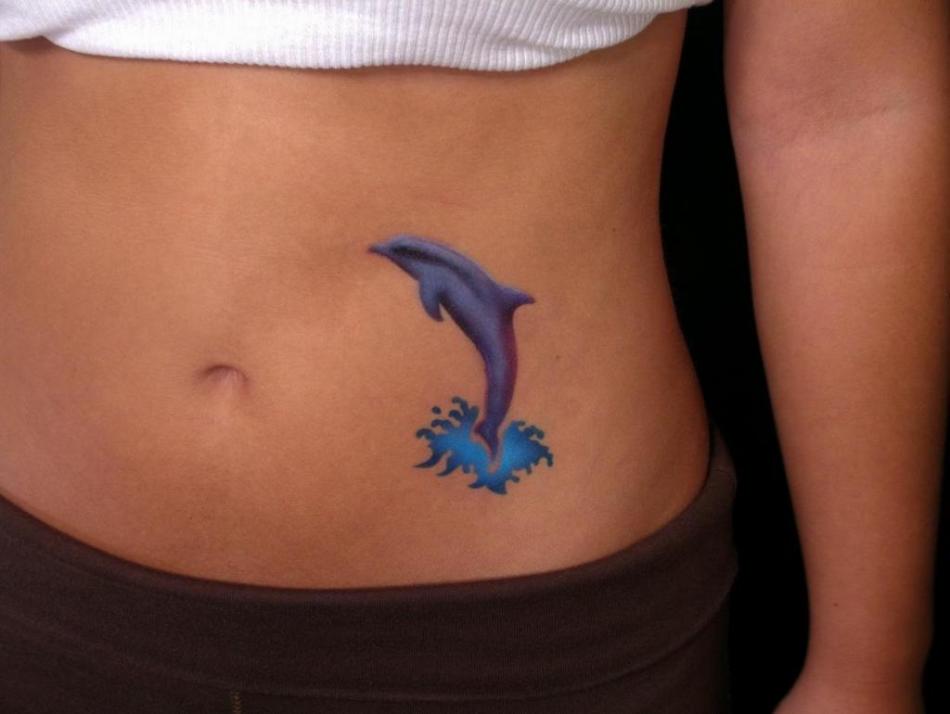 Дельфин-тату как символ энергичности и ума