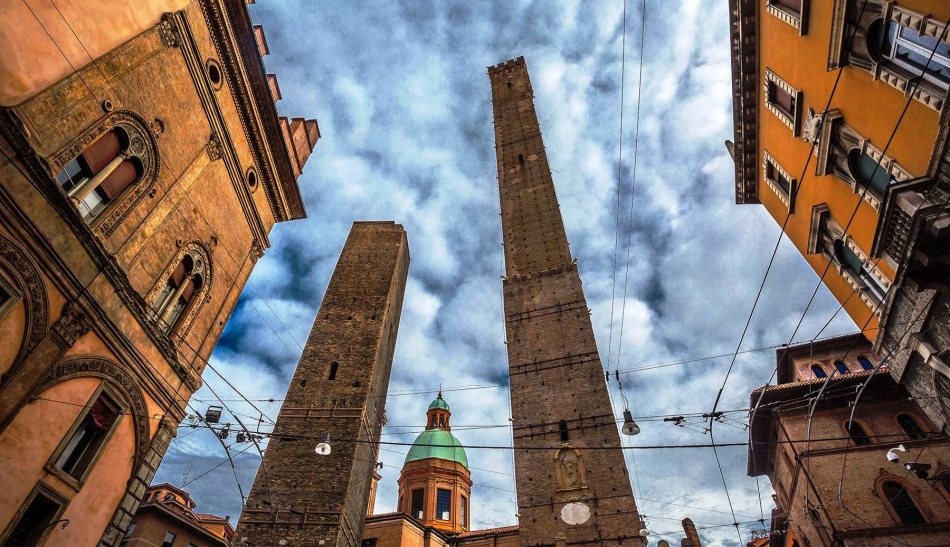 Tower Azinelli és Garizenda, Bologna, Olaszország