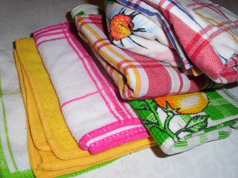 Pour éliminer les moisissures des vêtements et des serviettes colorés, sans perdre de couleur, est assez difficile