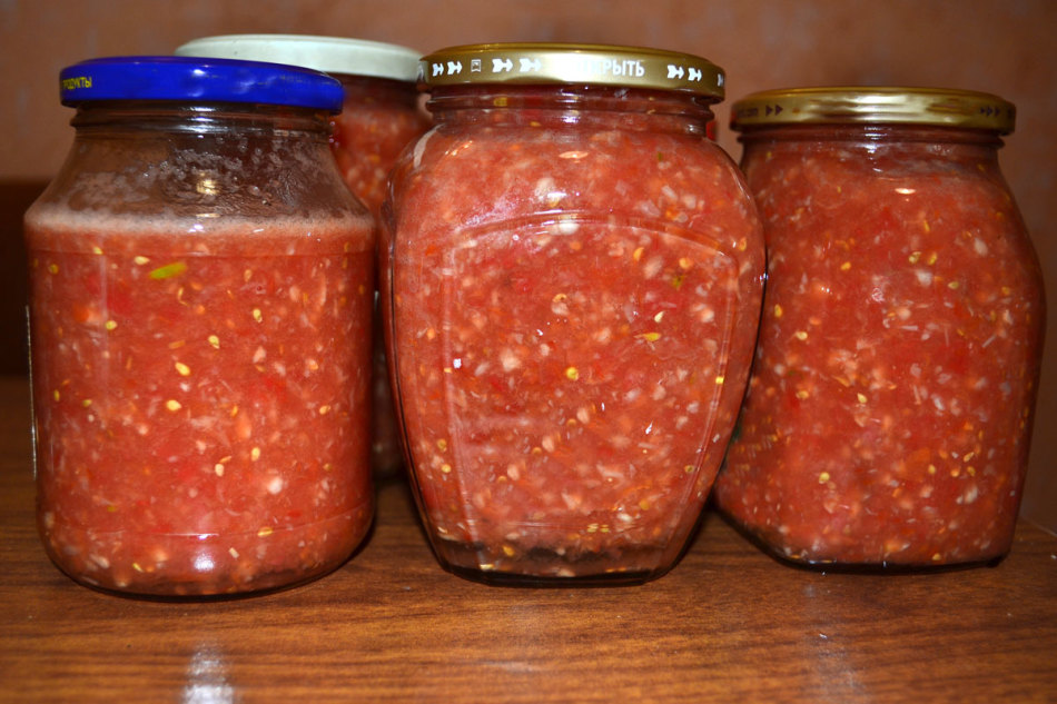 Как приготовить горлодер из помидоров и чеснока на зиму?