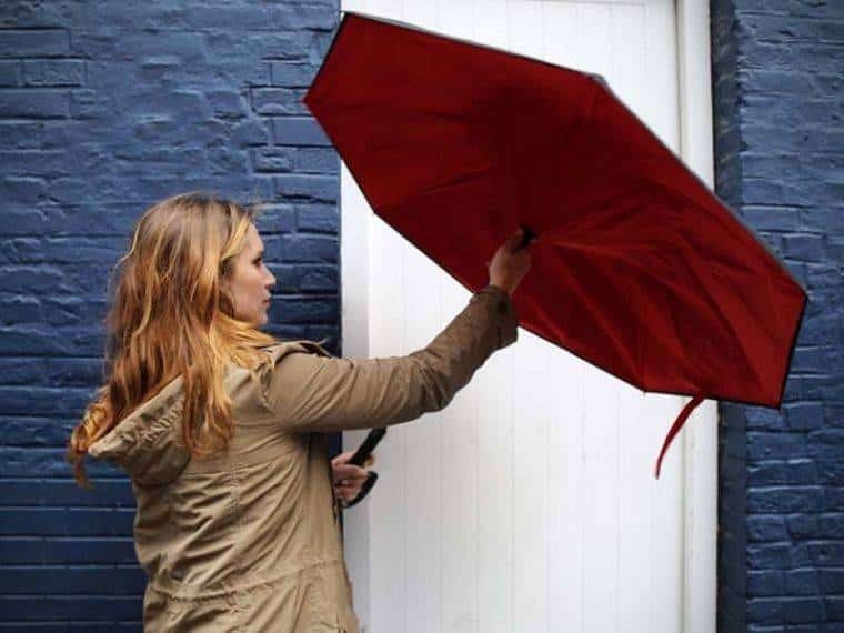 Vous ne pouvez pas ouvrir un parapluie à la maison - pour mince