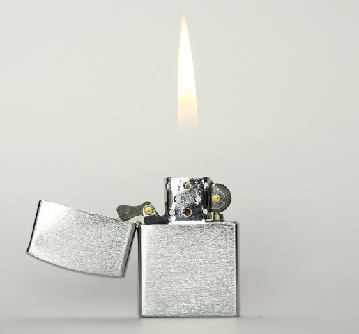 Можно ли дарить зажигалку любимому, мужчине, мужу, парню, другу на День рождения, Новый год, 14, 23 февраля: приметы. Как нейтрализовать негативное действие приметы про зажигалку?