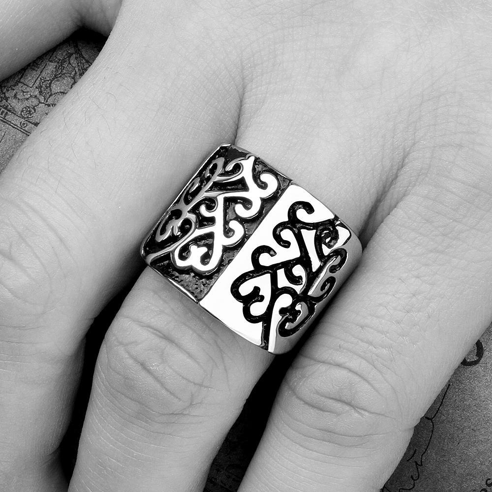 Pánsky prsteň z nehrdzavejúcej ocele so vzormi