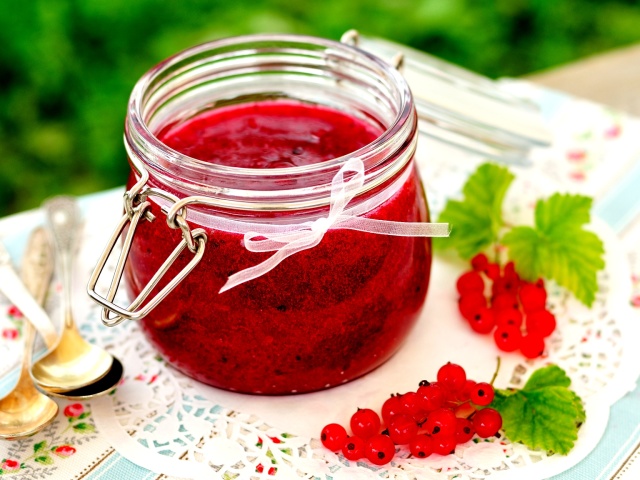 Red Currant Jam: Η συνταγή για το χειμώνα είναι απλή, με τη χορήγηση ζάχαρης, ζελατίνης, πηκτίνης, χωρίς οστά. Πώς να φτιάξετε μια νόστιμη μαρμελάδα από κόκκινα και μαύρα, λευκά φραγκοστάφυλα και σμέουρα, φραγκοστάφυλα, καρπούζι, κεράσια, μήλα, στο φούρνο, μια αργή κουζίνα για το χειμώνα: συνταγή