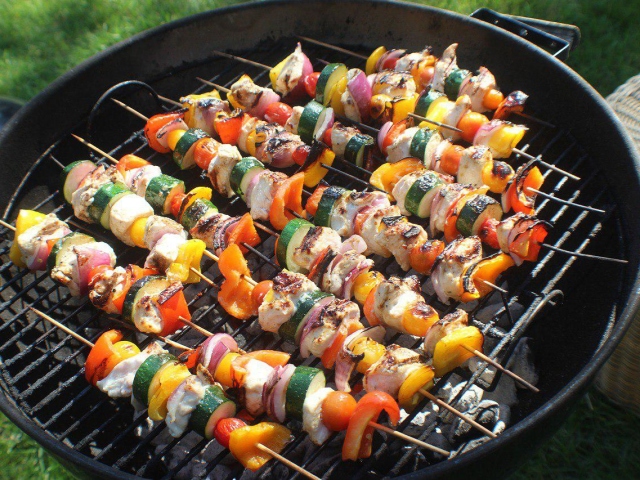 Что приготовить летом в жару на природу: рецепты. Что из продуктов взять с собой на природу, на пикник?