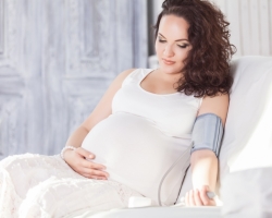 Low pressure during pregnancy: causes, symptoms, signs, treatment. How to increase the pressure of a pregnant woman?