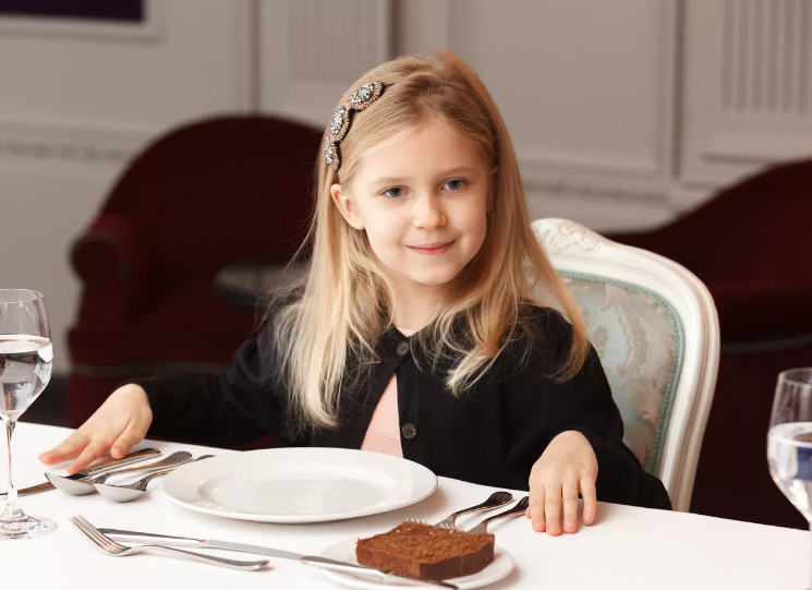 Bonne étiquette pour les adolescentes, pour une dame