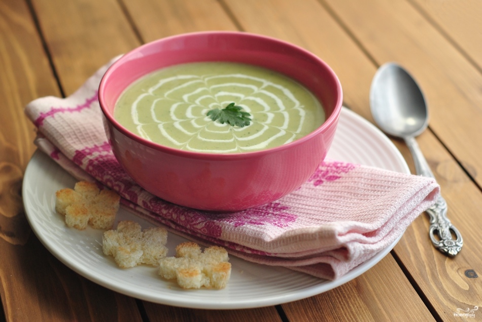 Soup with zucchini and potatoes