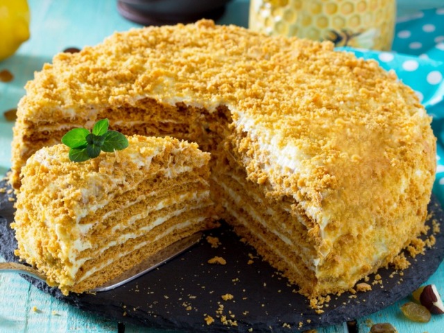 Крем для бисквитного торта, медовик из сметаны и сливок: пошаговые рецепты