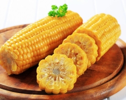 How much to cook young corn? How to correctly cook corn in the ears of fresh and frozen, in a pan, microwave, a slow cooker?