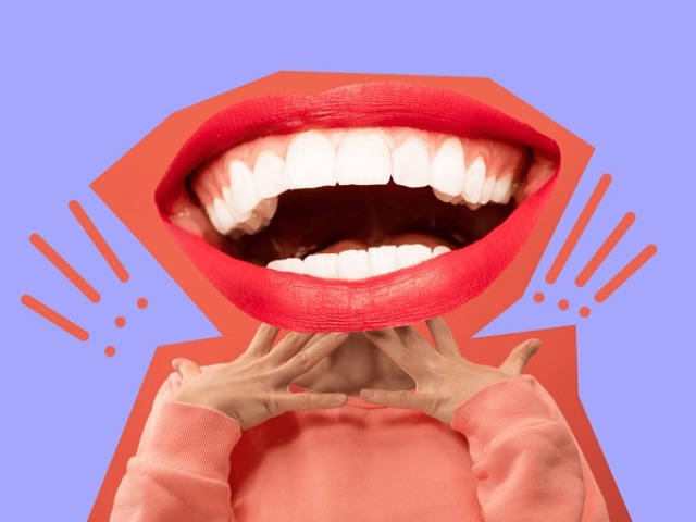 Hur lär man att le med tänderna naturligt?