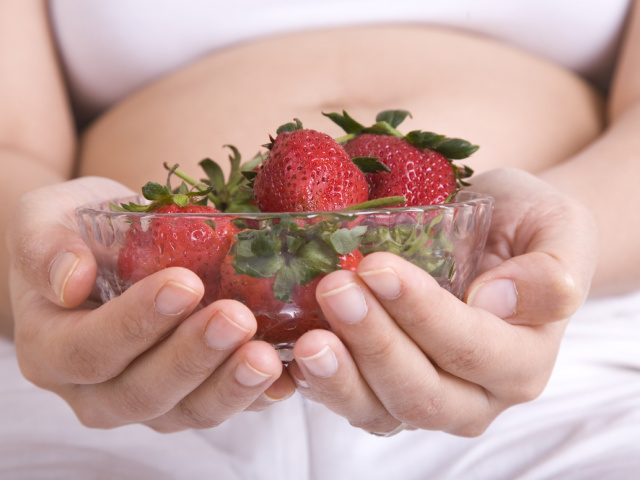 Is there a strawberry to pregnant women, will there be allergies? The benefits of strawberries during pregnancy: vitamins in strawberries for pregnant women