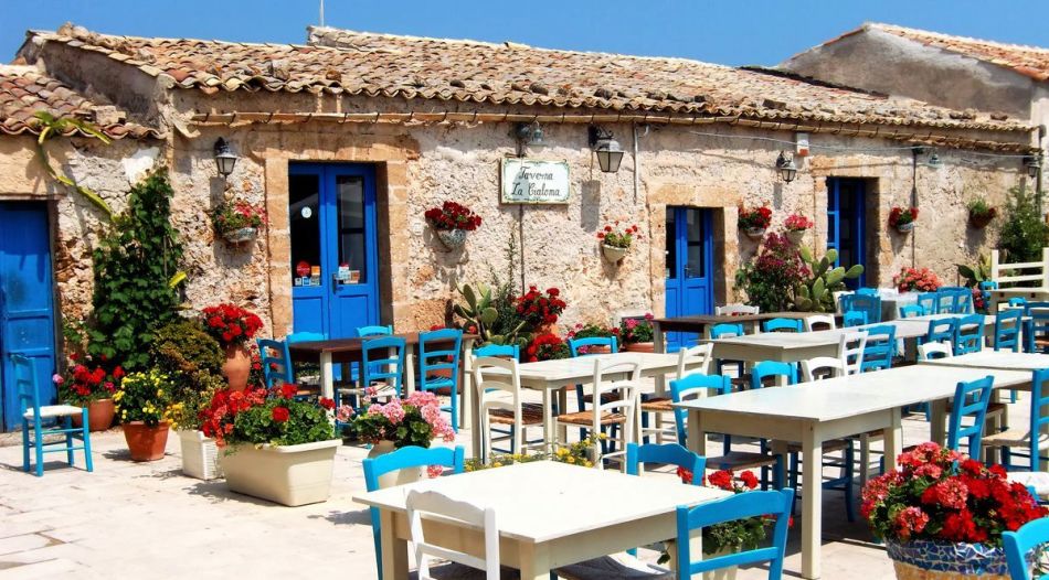 Taverna su O. Sicilia, Italia