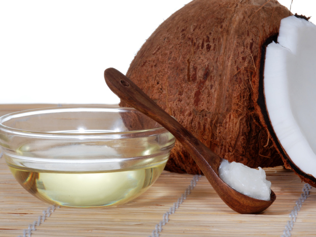Výhody kokosového oleja pre vlasy. Použitie kokosového oleja na rast a vlhkosť suchých, krehkých vlasov: recepty masky