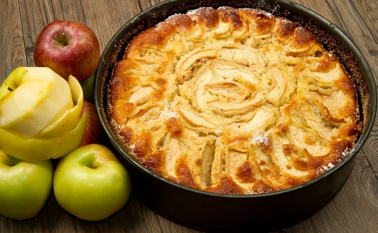 Charlotte avec des pommes de résidus de pâte à crêpes