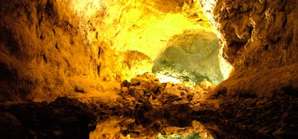 Cave Cueva de Los Verdes, Canaries