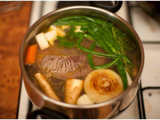 Milyen levest forralnak a marhahúslevesre? A finom leves borsó, bab, gomba, zöldség legjobb receptjei, rizzsel, húsgombóc a marhahúslevestől