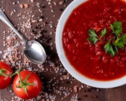 Apa yang harus dilakukan jika Borsch tumpang tindih? Bagaimana cara memperbaiki borscht yang ditusuk dengan nasi, tomat, telur?