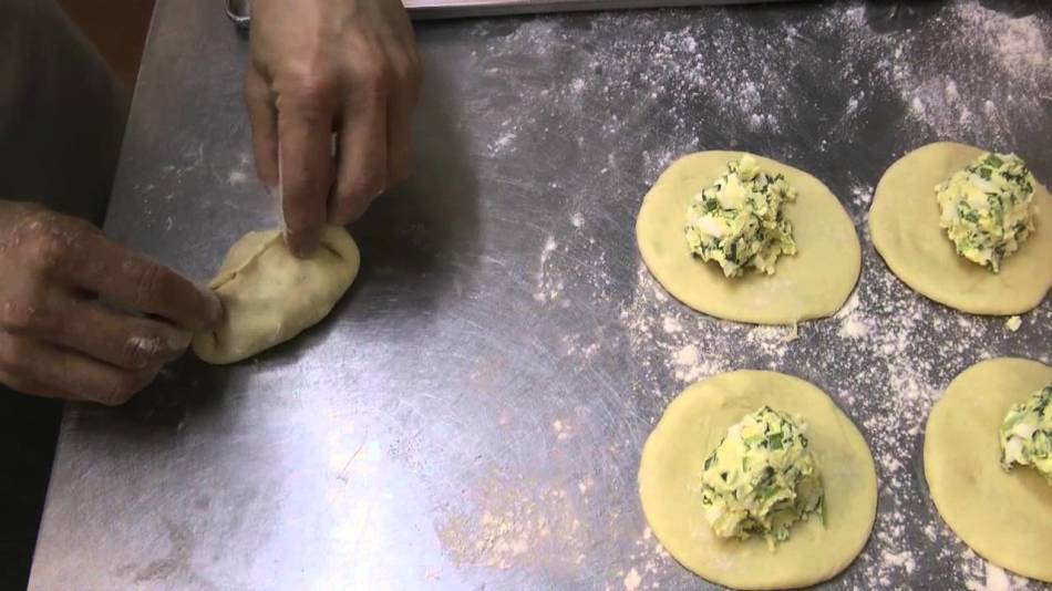Как сделать начинку для пирожков из яиц и зеленого лука рецепт с фото