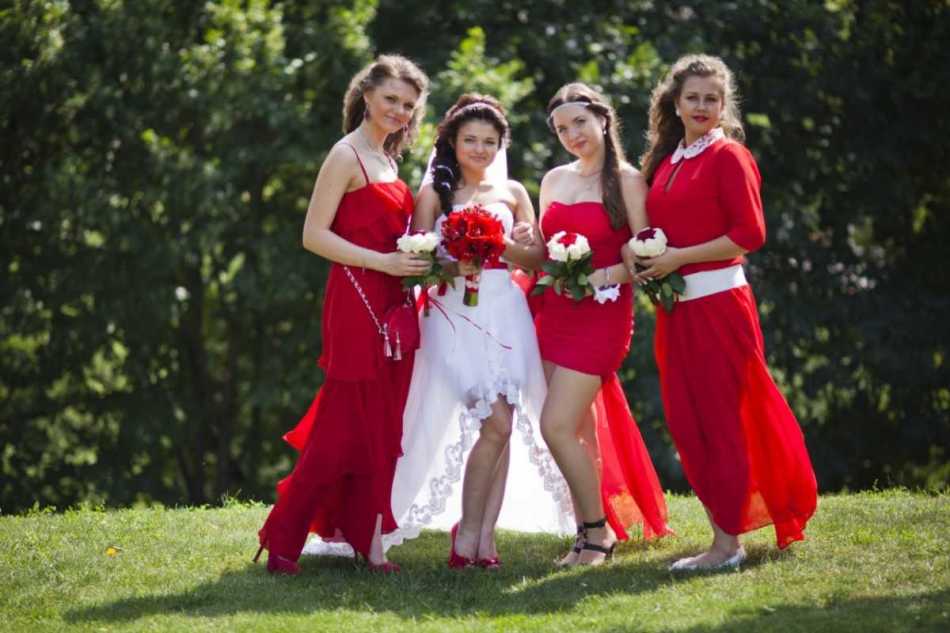 Платье красное для свидетельницы на свадьбу