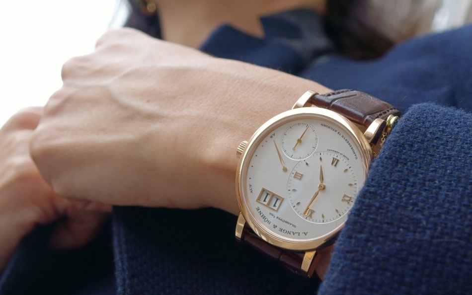 ساعتهای مدرن با عناصر طراحی کلاسیک