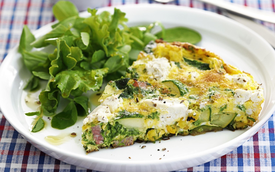 Omlet with zucchini and cheese is a good idea of \u200b\u200bbreakfast for a student