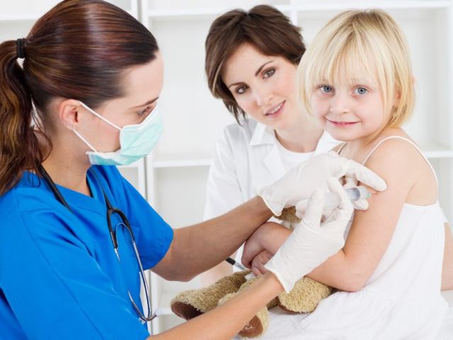 Cepljenje otrok ADSM, odraslih, nosečnic: dešifriranje, koledar, kje delajo, kaj storiti pred cepljenjem?